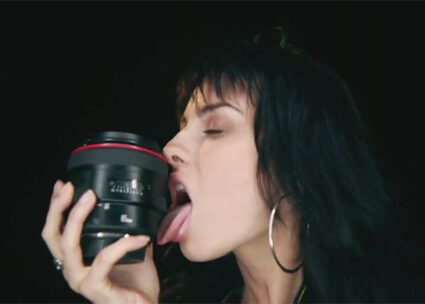 Canon boy tombe amoureux de la Nikon Girl