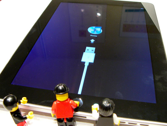 Déballage de l'iPad par des LEGOS