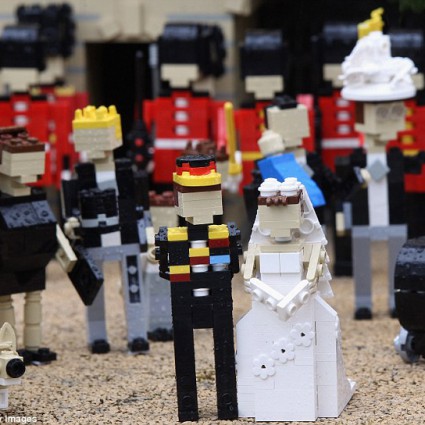 Représentation du futur mariage entre Kate Middleton et le prince William, en LEGO