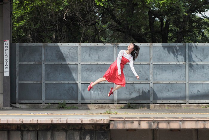Levitation self portrait de Hayashi Natsumi