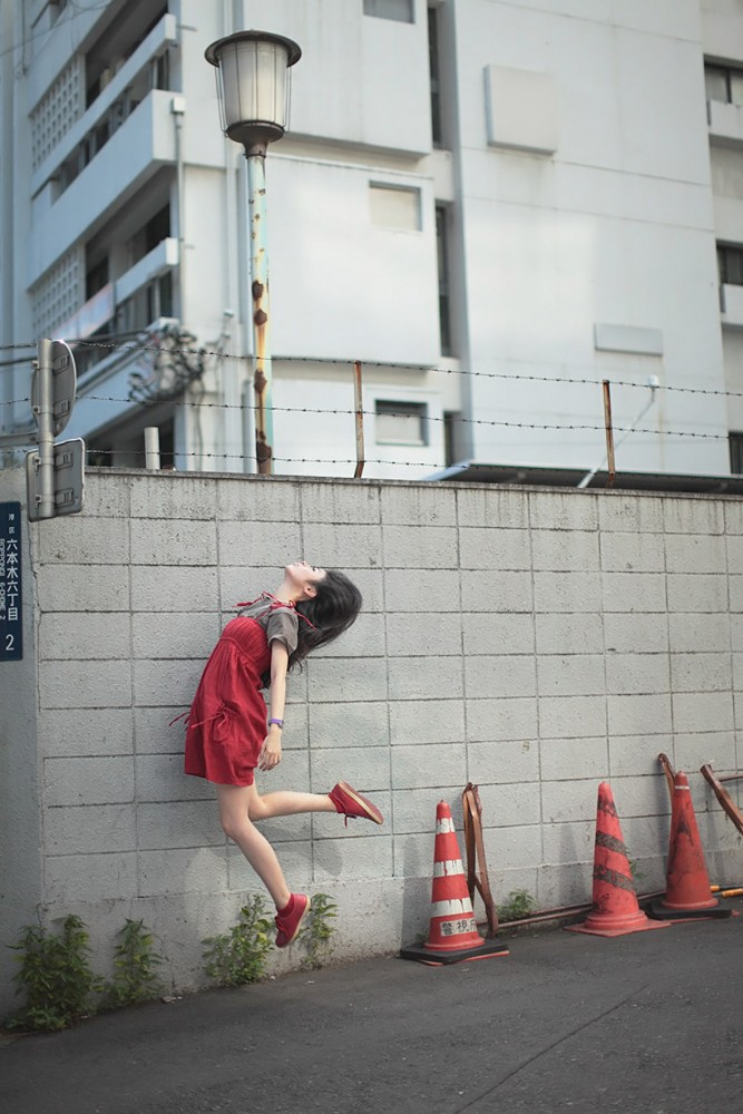 Levitation self portrait de Hayashi Natsumi