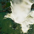 Chutes d'Iguazú à la frontière entre le Brésil et l'Argentine