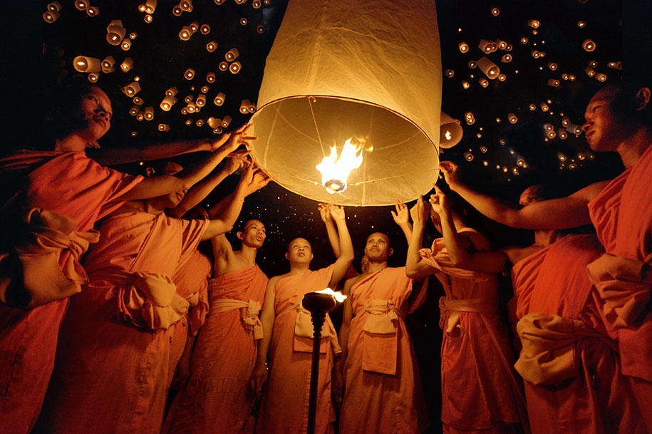 Festival Thai Yi Peng / Une magnifique constellation de lanternes en