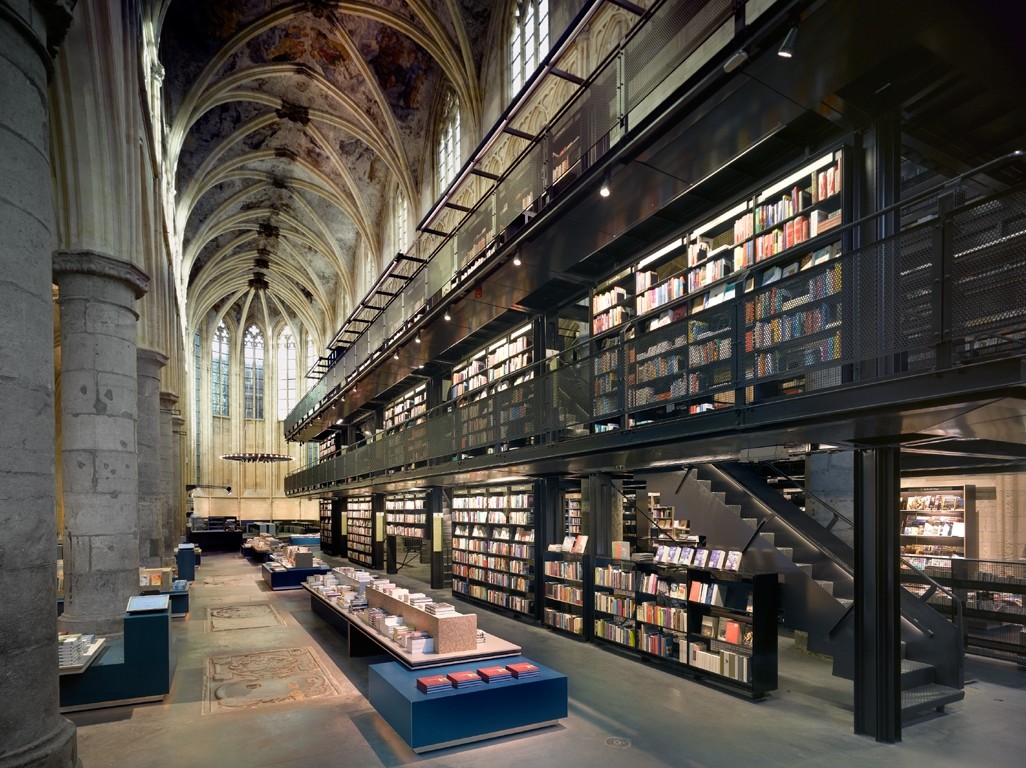 Intérieur de la librairie Selexyz Dominicanen dans l’église dominicaine de Maastricht, par Merkx + Girod (10/10)