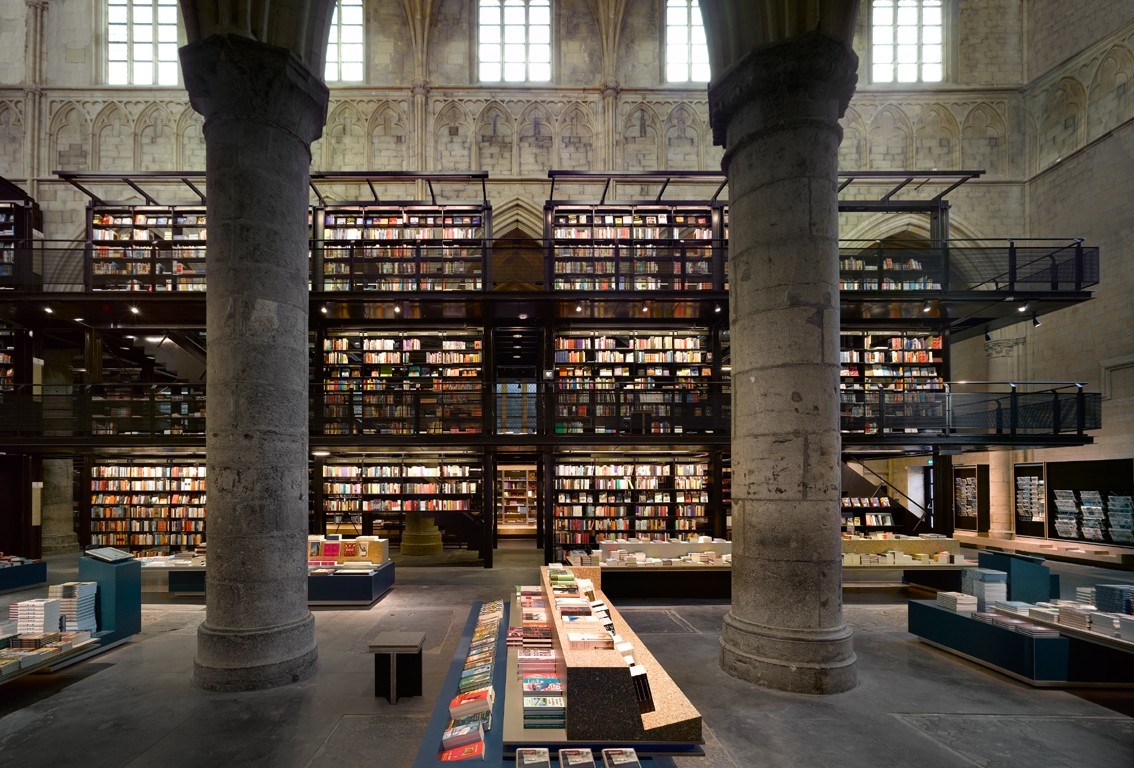 Intérieur de la librairie Selexyz Dominicanen dans l’église dominicaine de Maastricht, par Merkx + Girod (3/10)