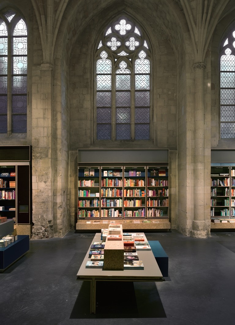 Intérieur de la librairie Selexyz Dominicanen dans l’église dominicaine de Maastricht, par Merkx + Girod (4/10)
