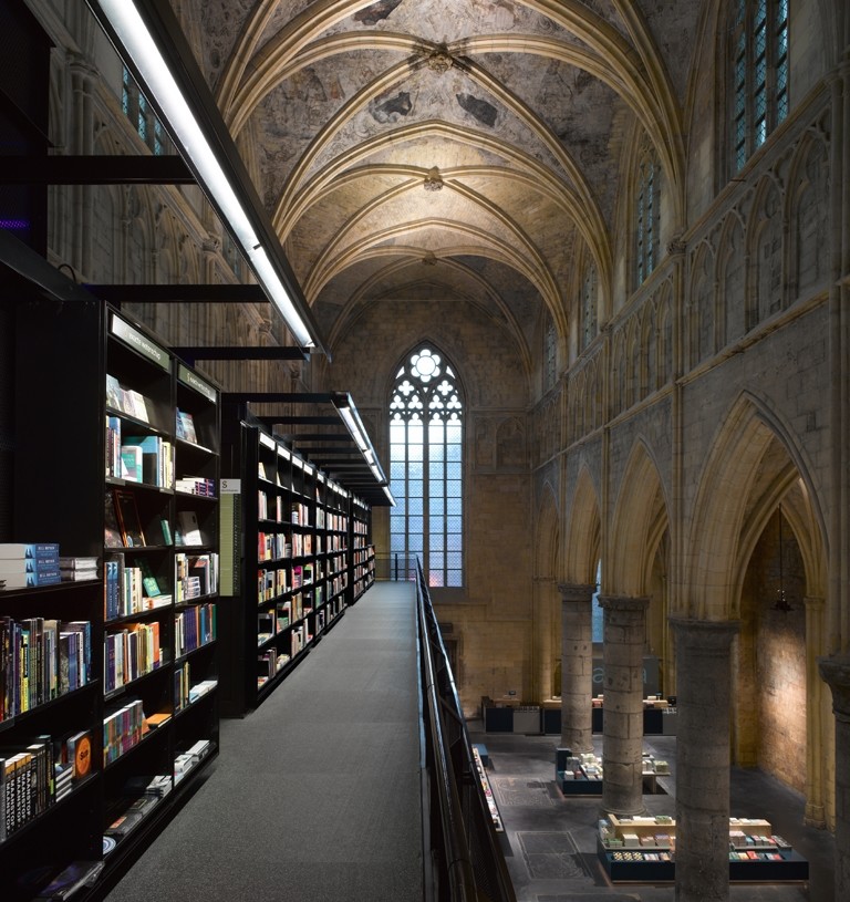 Intérieur de la librairie Selexyz Dominicanen dans l’église dominicaine de Maastricht, par Merkx + Girod (7/10)