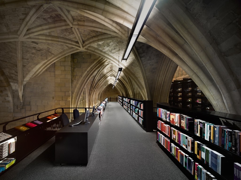 Intérieur de la librairie Selexyz Dominicanen dans l’église dominicaine de Maastricht, par Merkx + Girod (8/10)