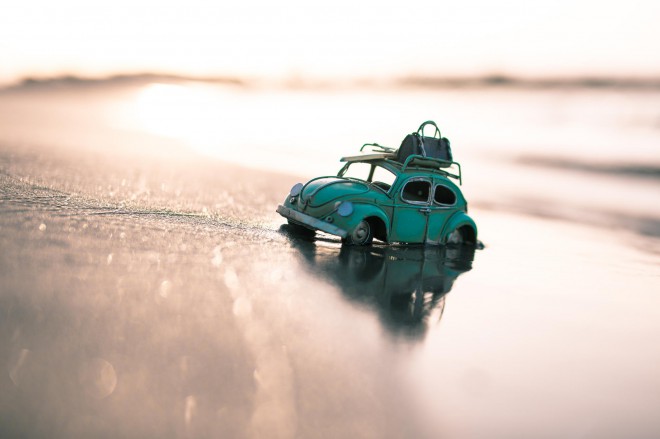 Golden Hour on The Shiny Beach / Kim Leuenberger