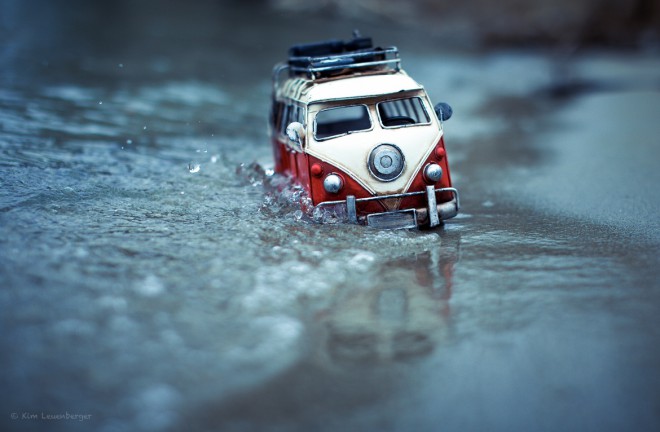 Riding Away from Winter / Kim Leuenberger