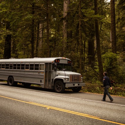 Un étudiant transforme un bus scolaire en une maison