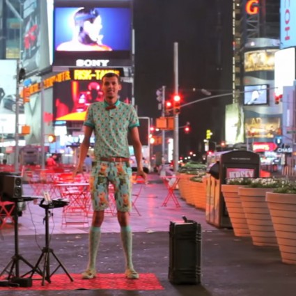 Stromae joue « Papaoutai » à New York City